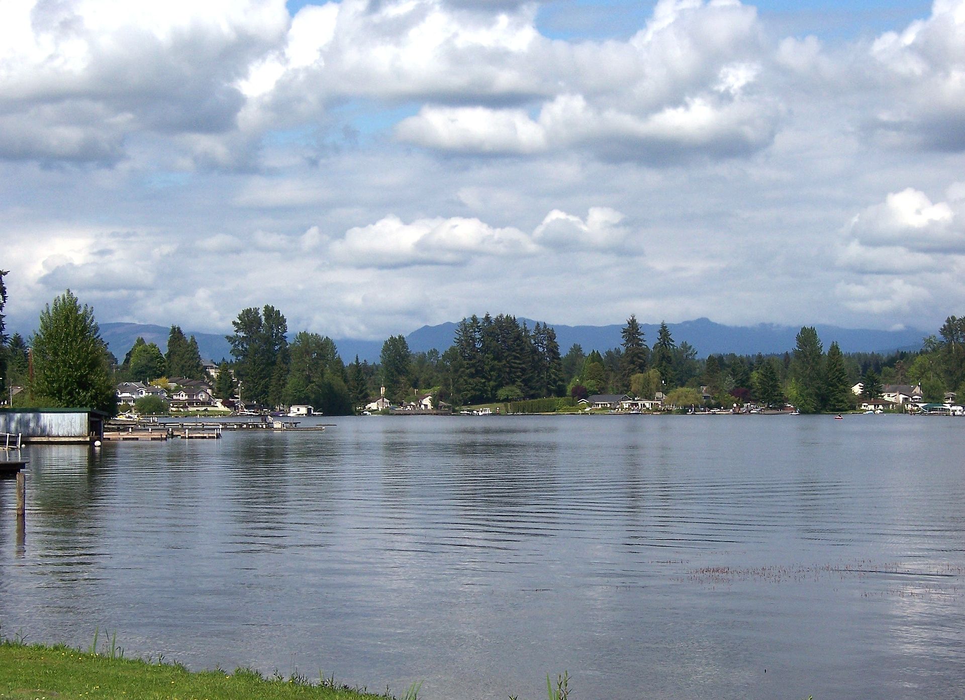 1920px-Lake_Stevens_northeast_shore