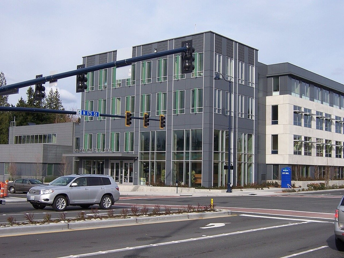 Shoreline WA neighborhood streetscape, residential homes and rental properties managed by Sagareus