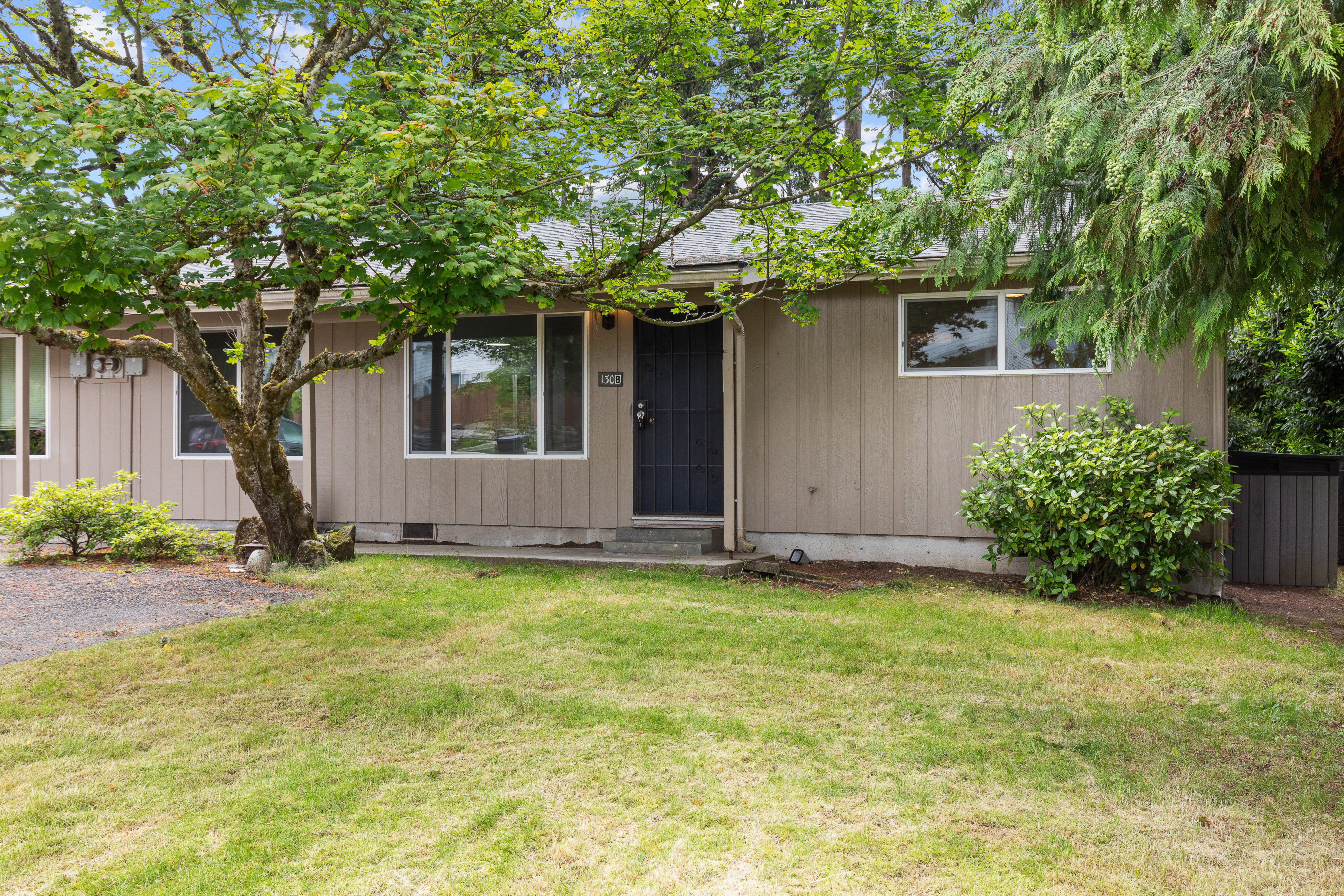 Rental townhome at Bellflower Rd Bothell WA 98012, professionally managed by Sagareus Property Management