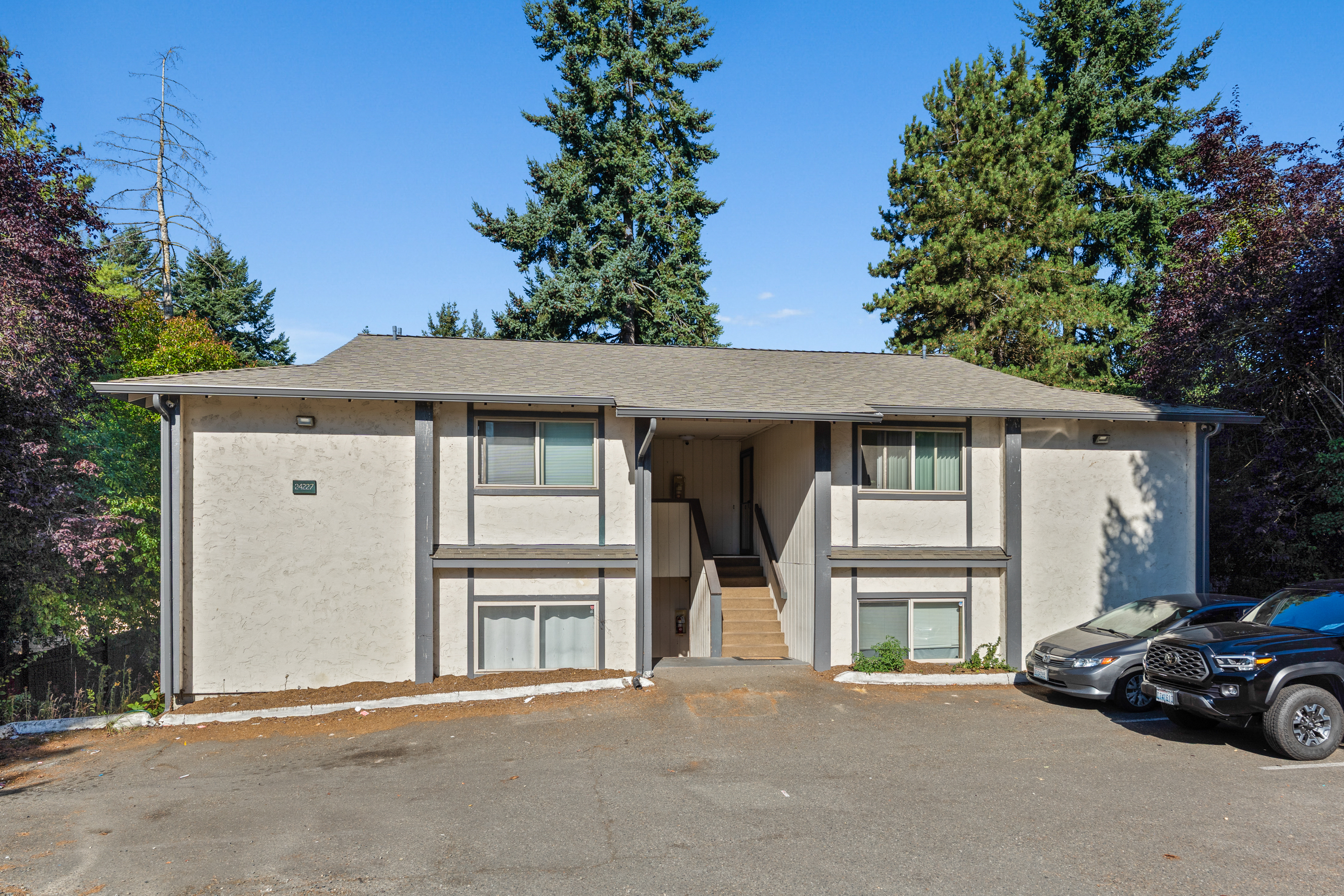 Sagareus managed rental duplex on 27th Ave S Des Moines WA, south King County property management