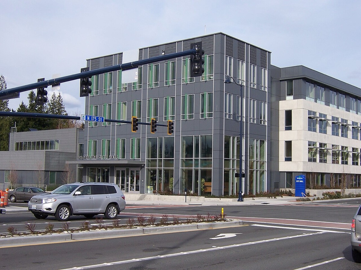 Shoreline WA neighborhood streetscape, residential homes and rental properties managed by Sagareus